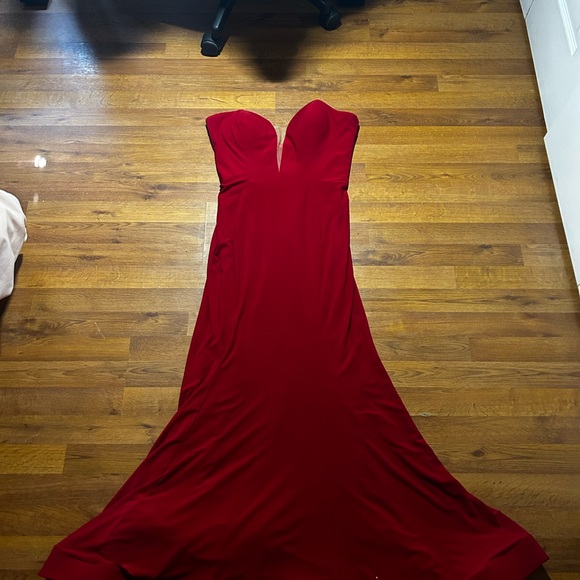Red Dress - Picture 5 of 7